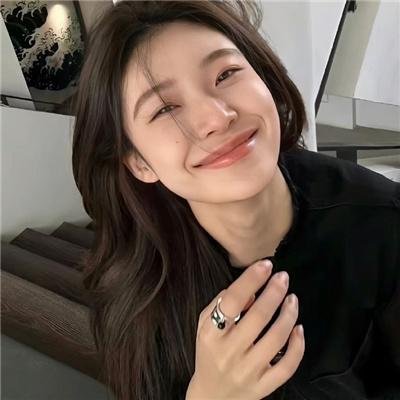 坐推土机的少女